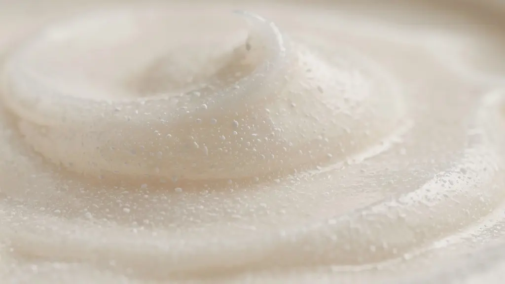 Texture crémeuse d'un gommage enzymatique pour zones sensibles